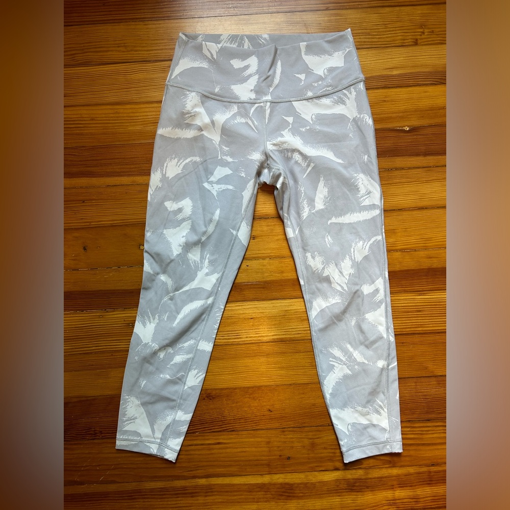 Lululemon White Grey Pattern Wunder Under Crop Pants, Size 10
